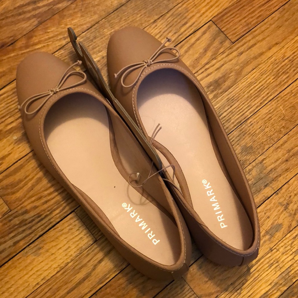 NWT Beige ballet flats